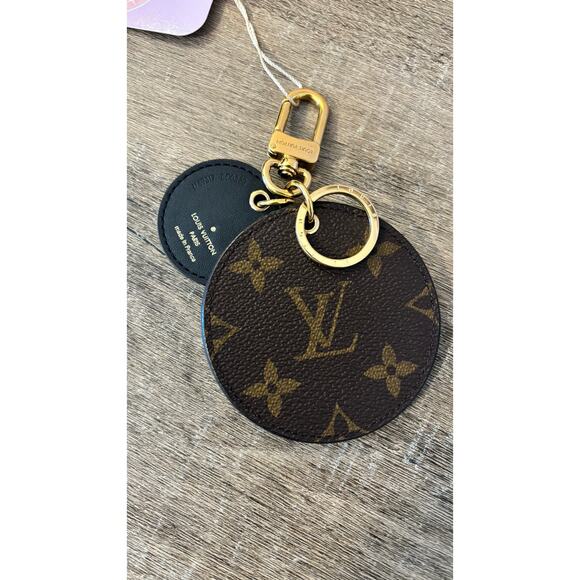 ❤️SOLD❤️ Louis Vuitton Reverse Monogram Key Charm - Picture 3 of 5